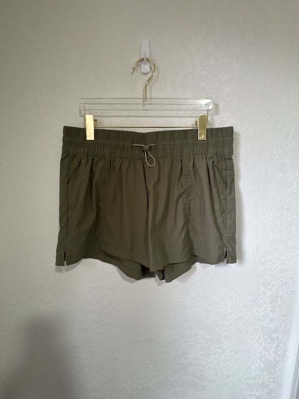 Avalanche Outdoor Supply Trek It Bungee Shorts Size Large Green CA546R3